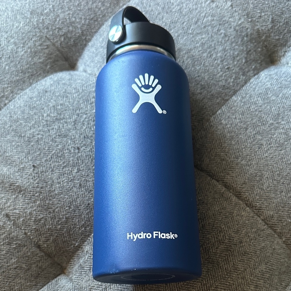 Hydro Flask 32oz Navy Blue Bottle